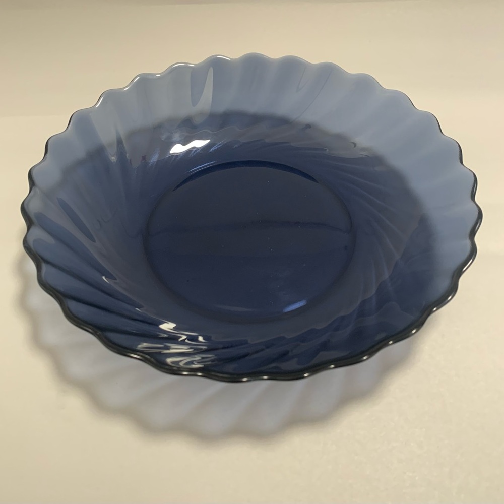 Arcoroc Amethyst Glass Scalloped 8-Inch Coupe Bowls, Set of 4, Rare